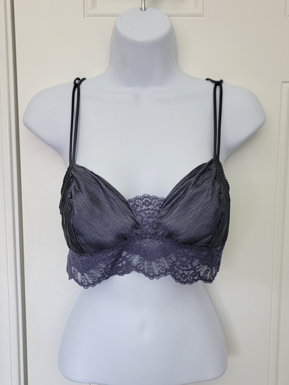 OLGA Vintage Lace Satin Bralette Second Skin Wireless Blue Gray Dbl Strap Medium